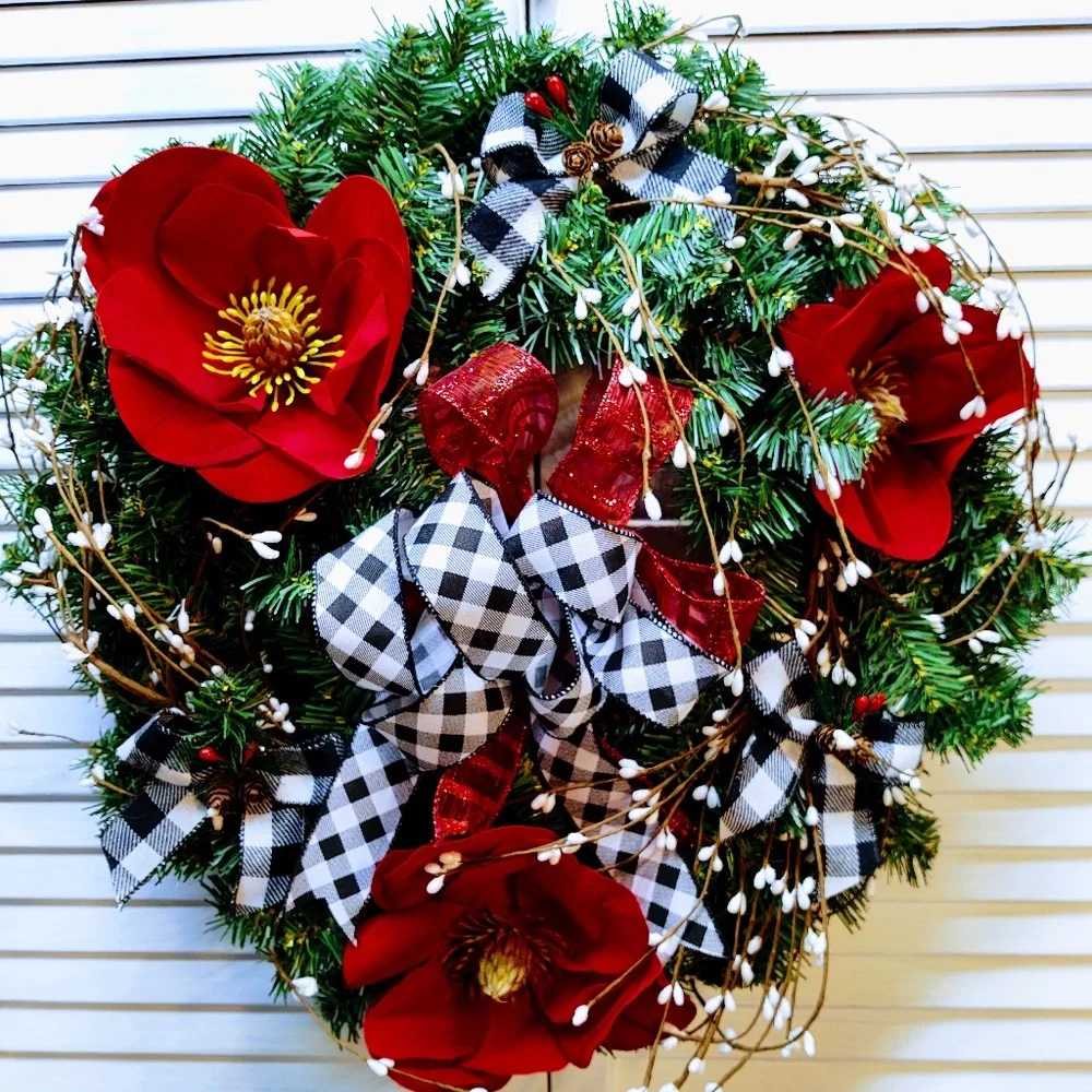 HAND CRAFTED CHRISTMAS MAGNOLIA WREATH 20